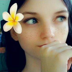 Meet your Posher, Chloe